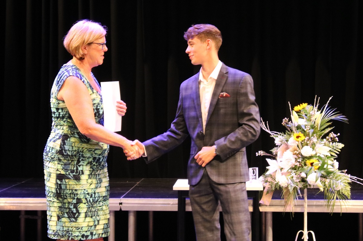 Image for College students celebrate supported internships success 