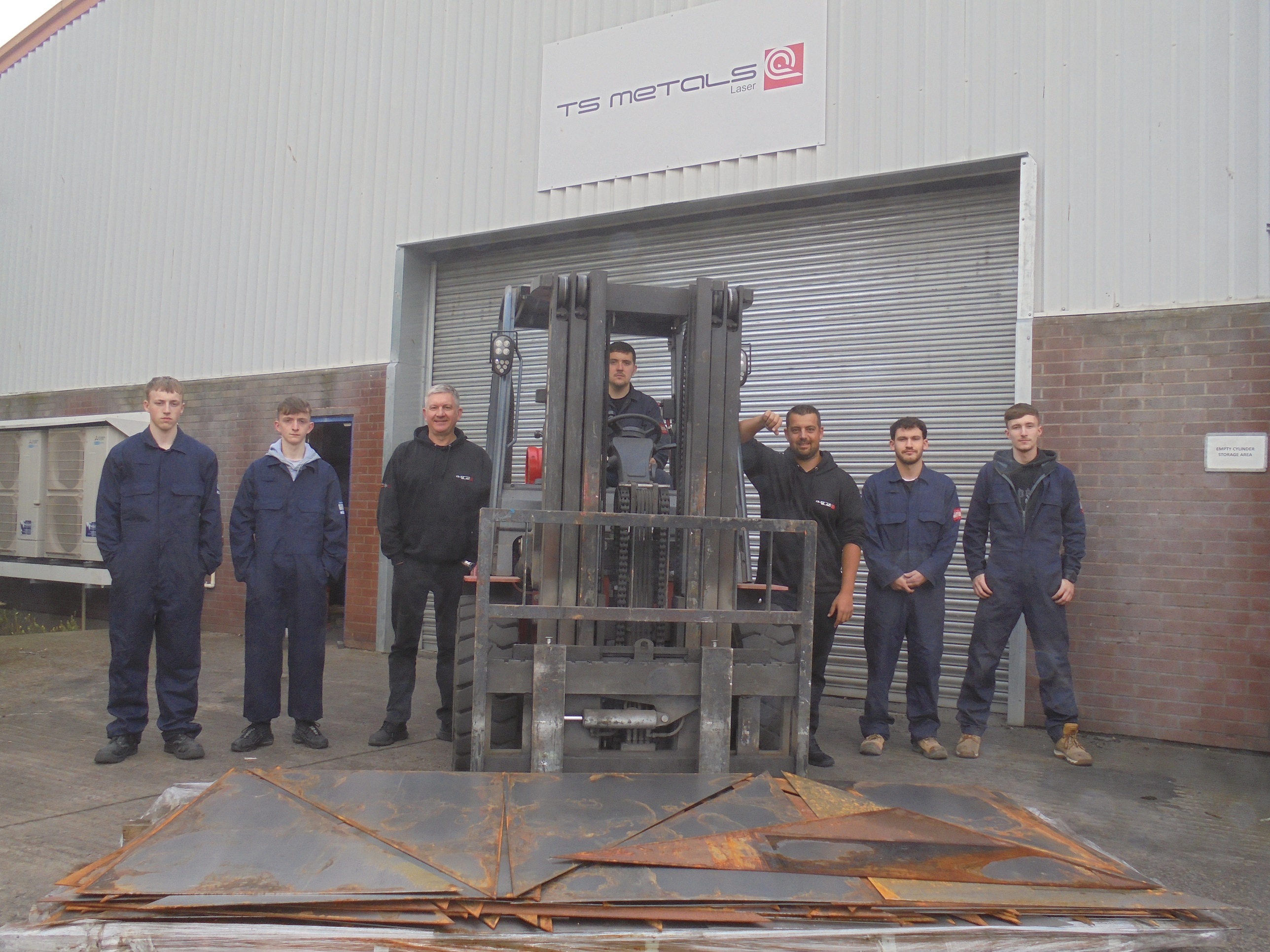 Image for Rugby business donates steel to college and sees four new apprentices start training